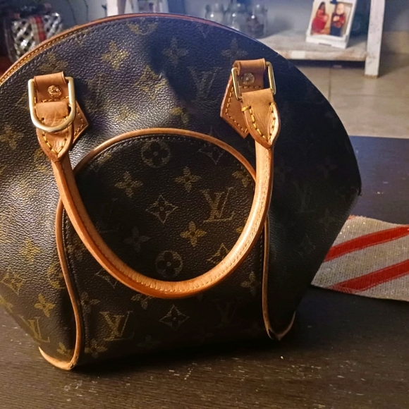LV Monogram Ellipse Handbag - Picture 2 of 8
